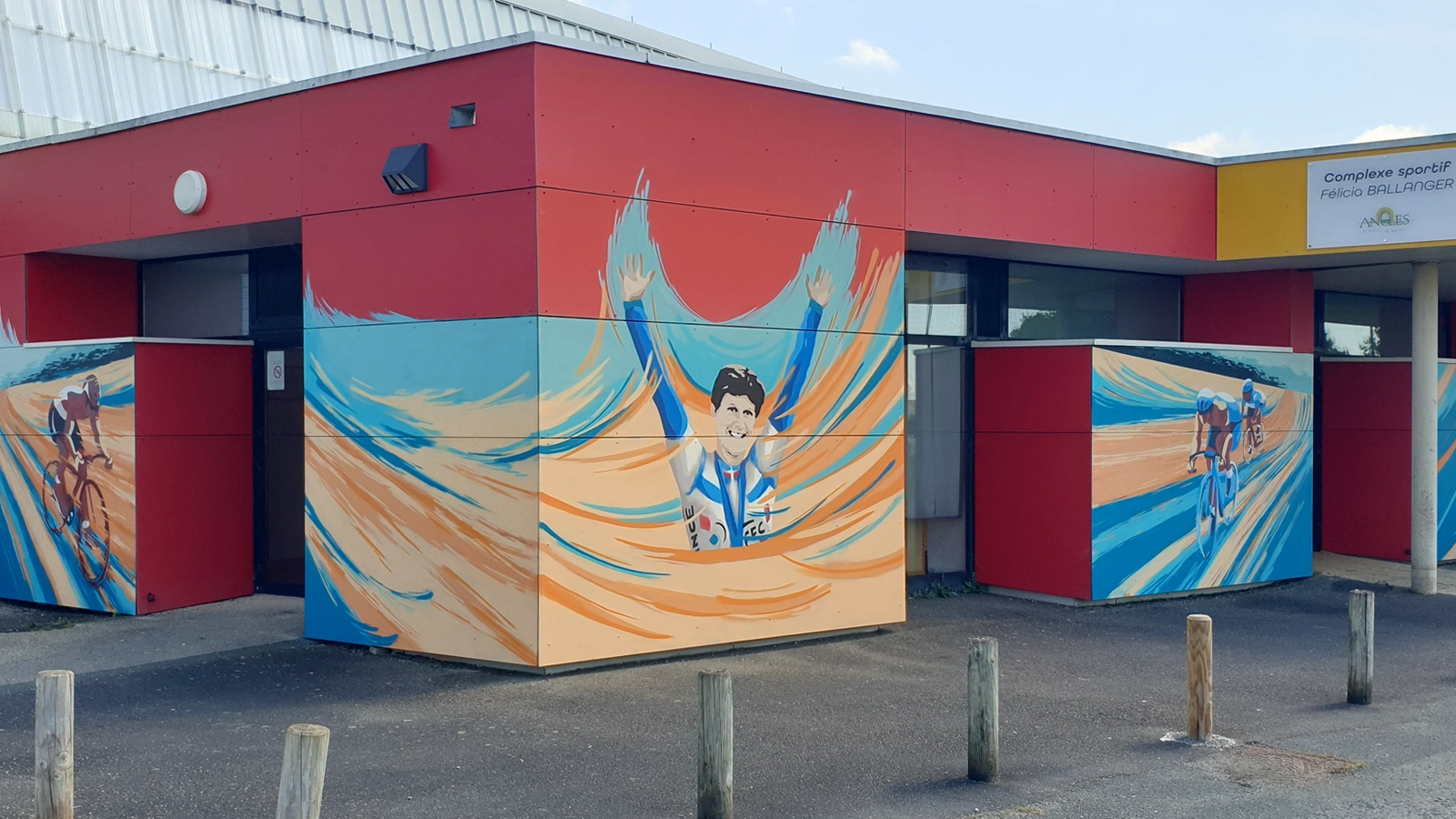 Fresque murale sportive à Angles en Vendée – portrait de Félicia Ballanger